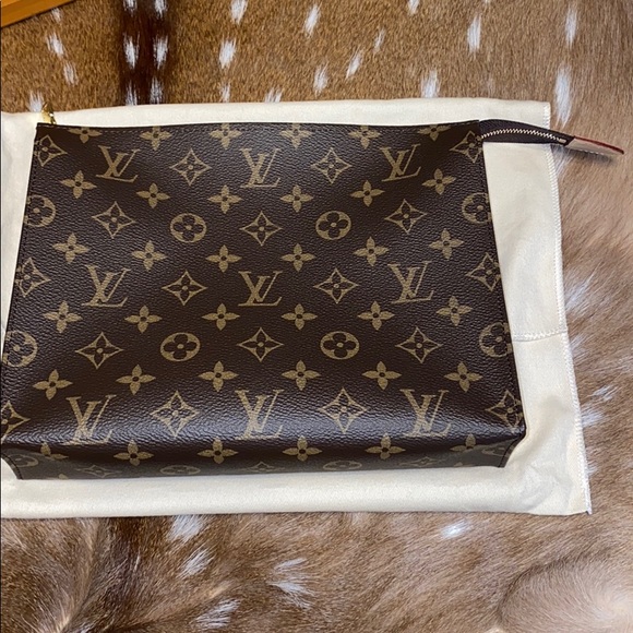 Louis Vuitton Handbags - Louis Vuitton Toiletry 26 pouch